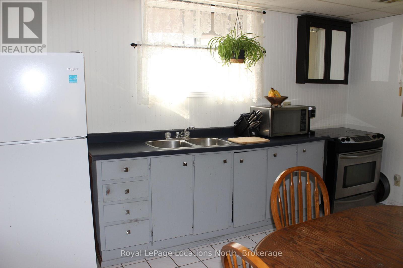 30 Earl Street, Wasaga Beach, Ontario  L9Z 2M6 - Photo 19 - S12359724