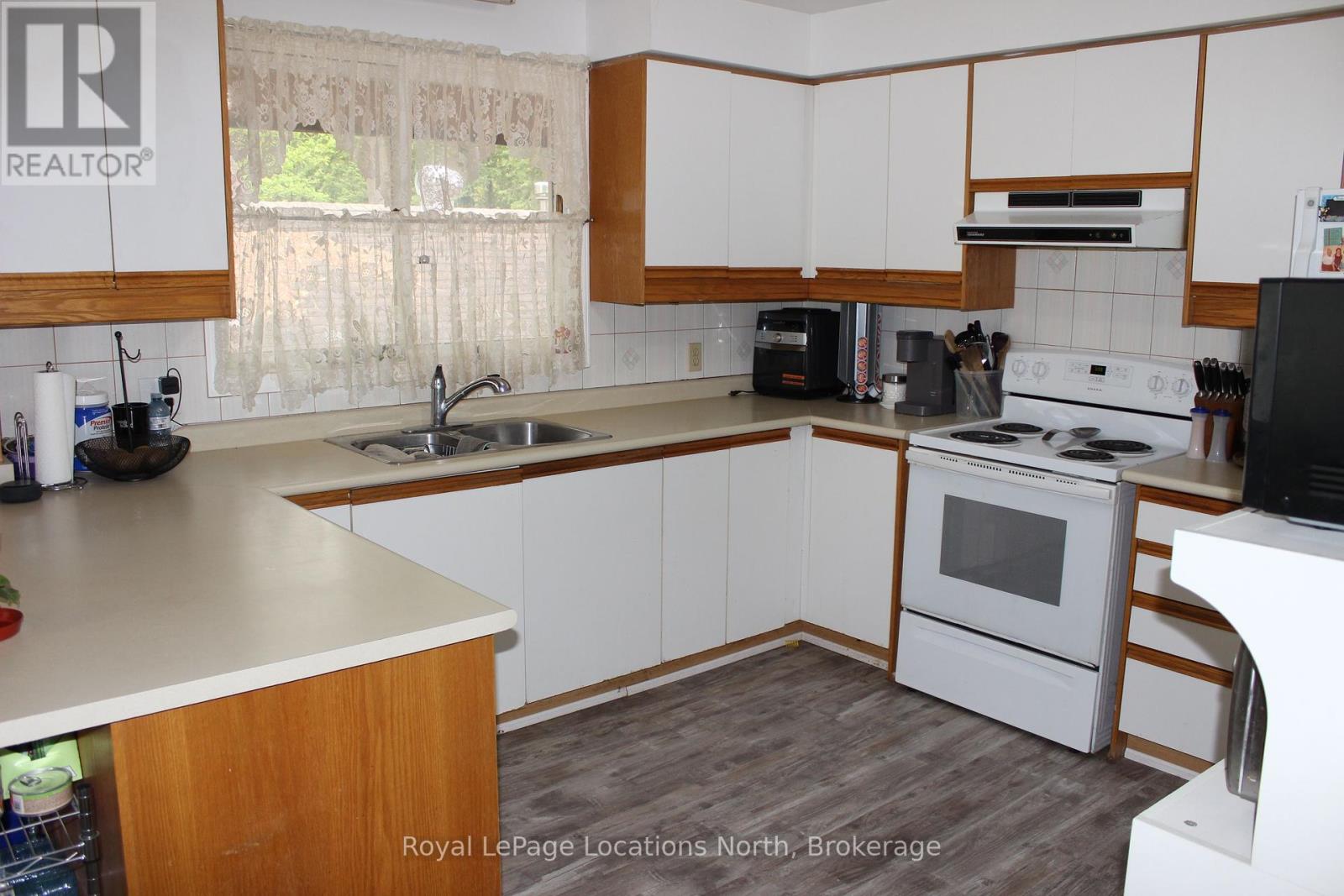 30 Earl Street, Wasaga Beach, Ontario  L9Z 2M6 - Photo 27 - S12359724
