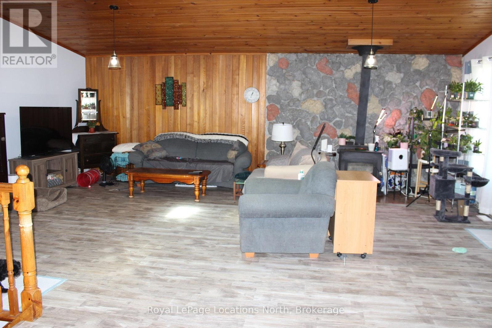 30 Earl Street, Wasaga Beach, Ontario  L9Z 2M6 - Photo 9 - S12359724
