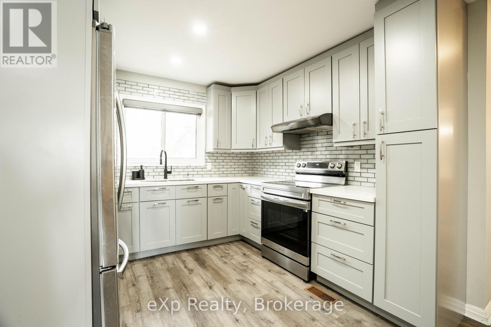 170 Francis Drive, Georgian Bluffs, Ontario  N0H 2K0 - Photo 10 - X12359742