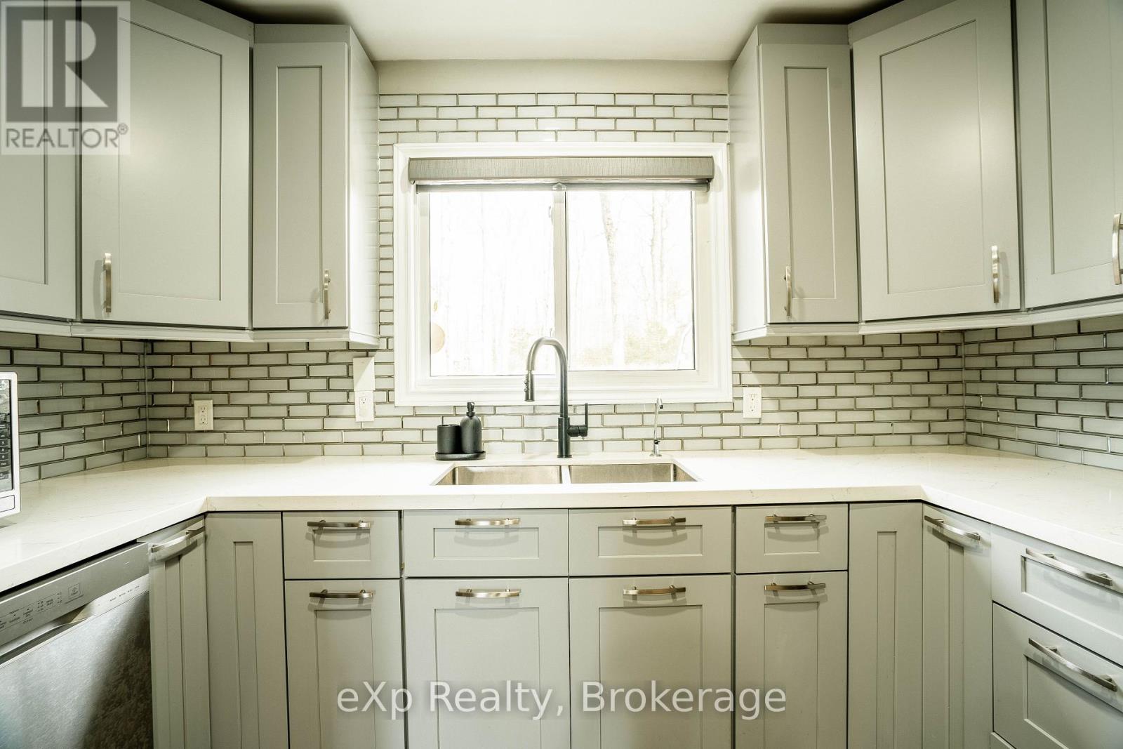 170 Francis Drive, Georgian Bluffs, Ontario  N0H 2K0 - Photo 16 - X12359742