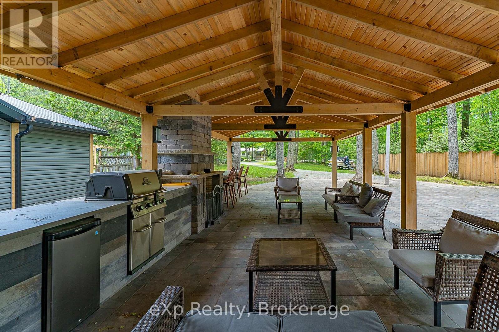 170 Francis Drive, Georgian Bluffs, Ontario  N0H 2K0 - Photo 4 - X12359742