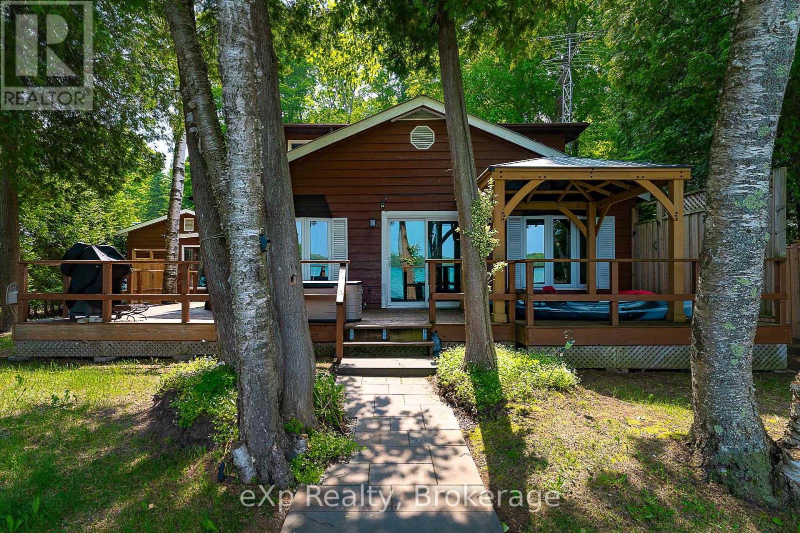 170 Francis Drive, Georgian Bluffs, Ontario  N0H 2K0 - Photo 5 - X12359742