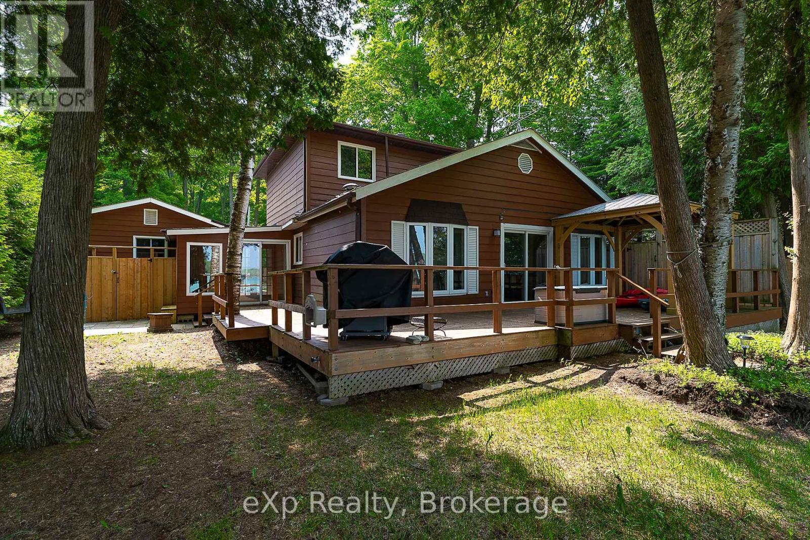 170 Francis Drive, Georgian Bluffs, Ontario  N0H 2K0 - Photo 6 - X12359742