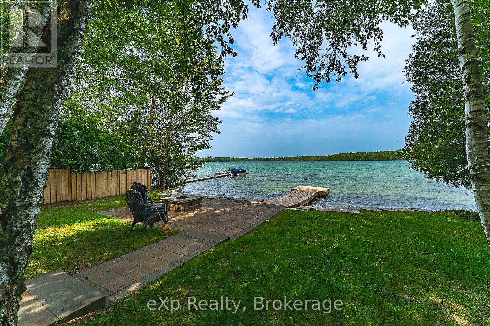 170 Francis Drive, Georgian Bluffs, Ontario  N0H 2K0 - Photo 7 - X12359742