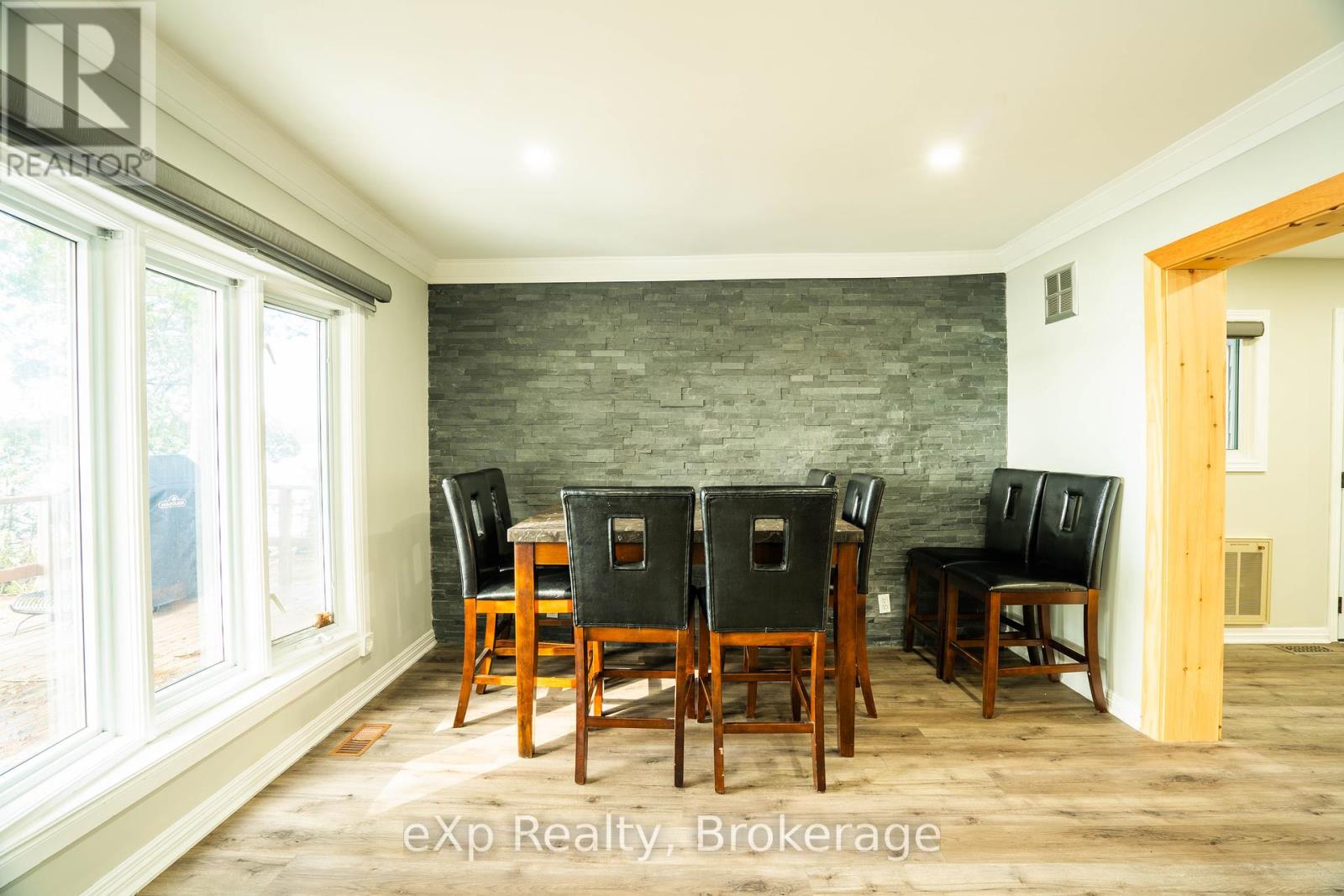 170 Francis Drive, Georgian Bluffs, Ontario  N0H 2K0 - Photo 9 - X12359742