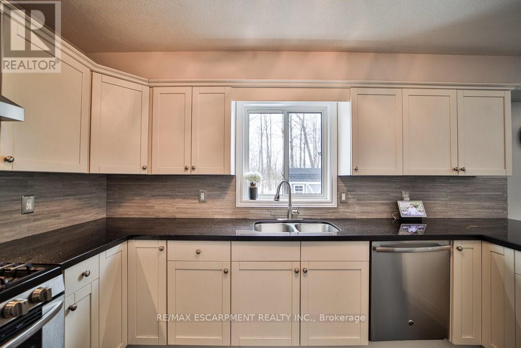 54 Harvest Gate, West Lincoln, Ontario  L0R 2A0 - Photo 13 - X12359596