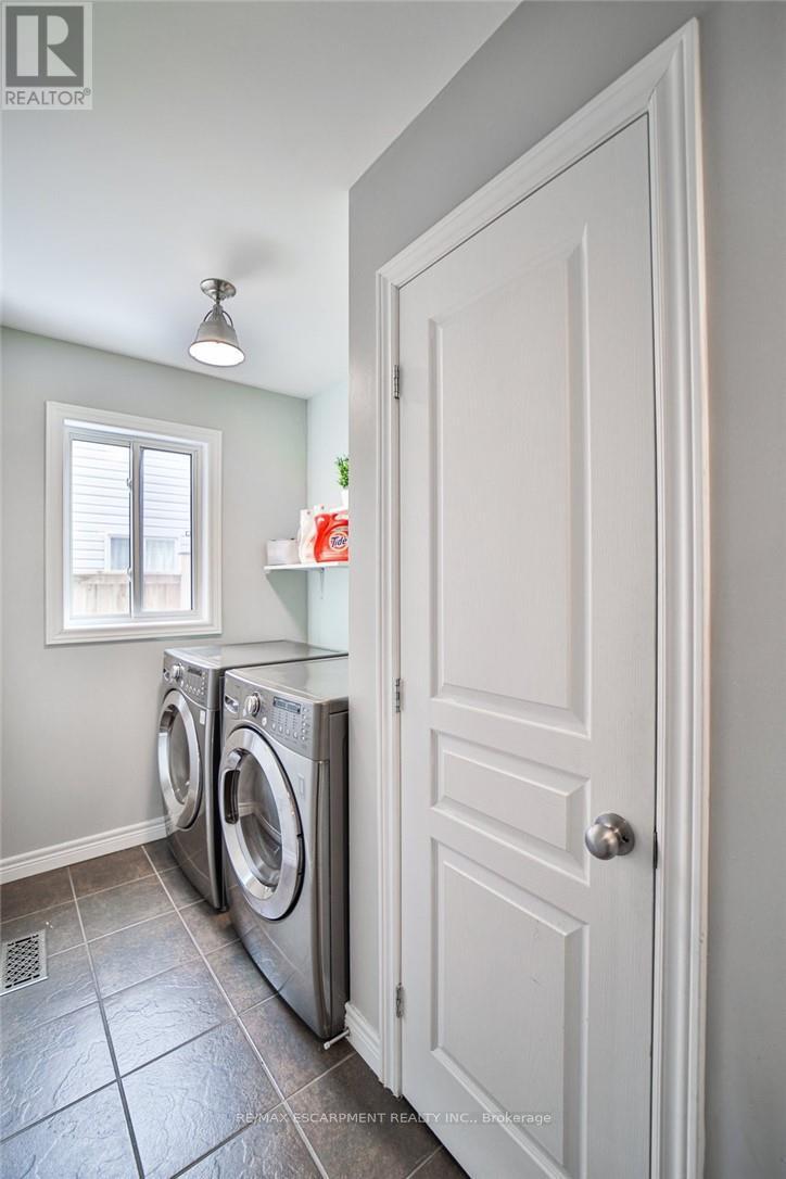 54 Harvest Gate, West Lincoln, Ontario  L0R 2A0 - Photo 17 - X12359596