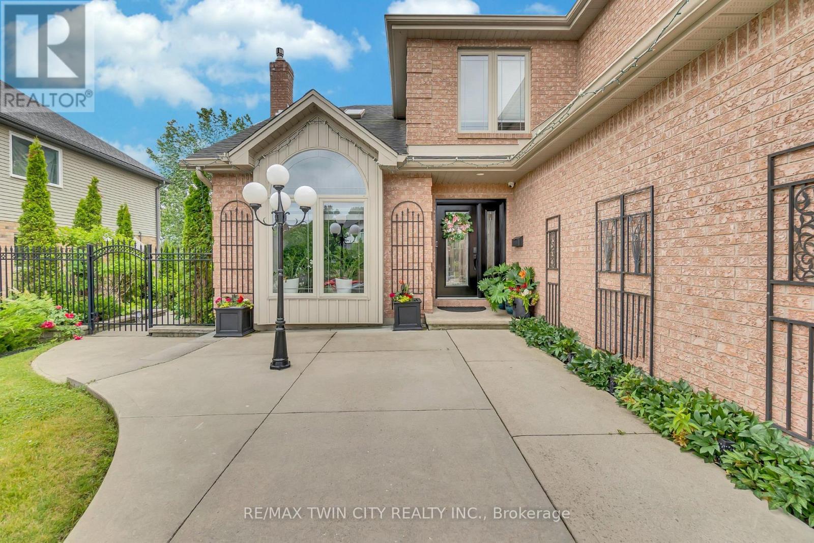 Property at 107 CHANDOS DRIVE image 2