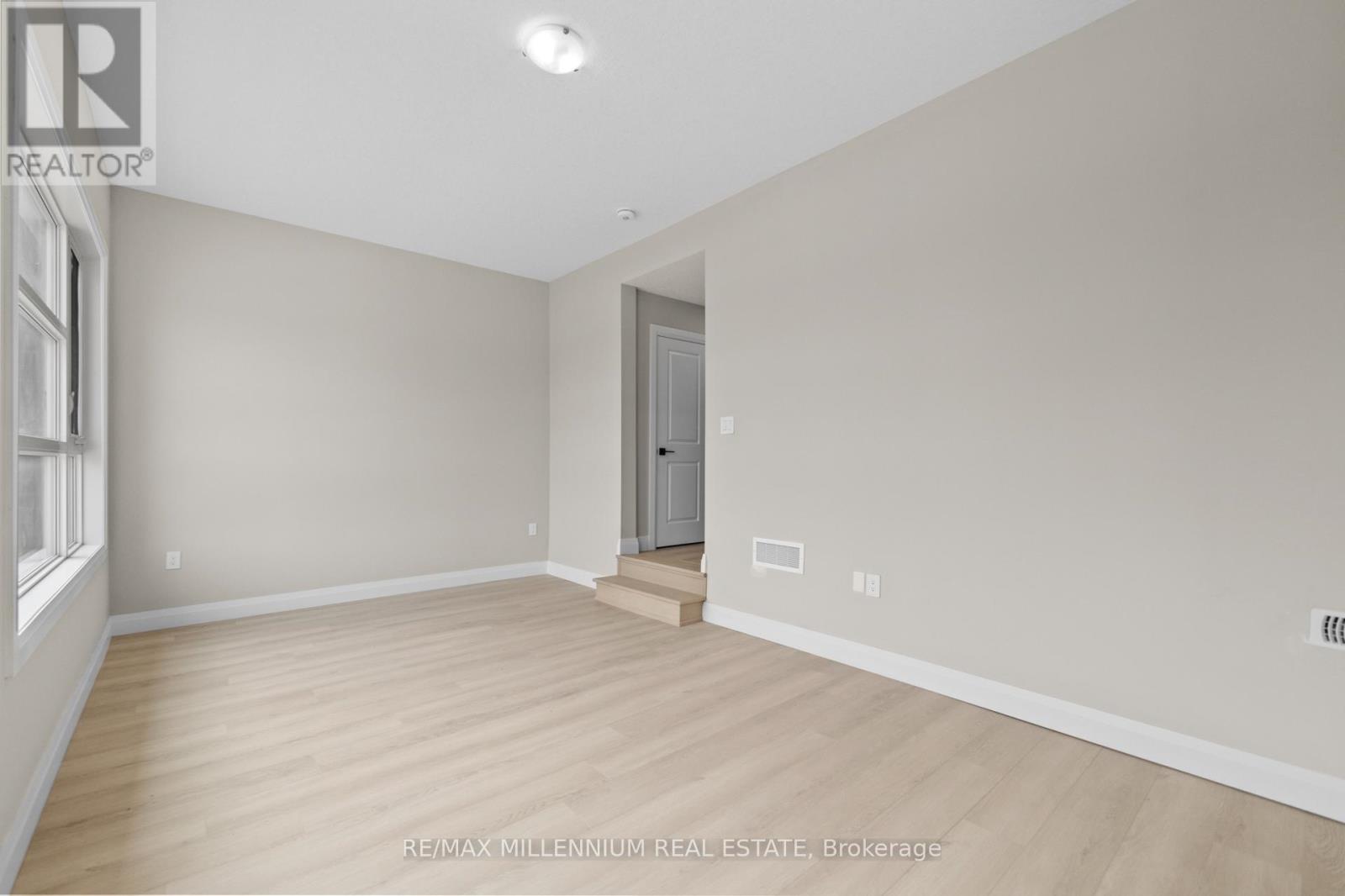 21 Warren Trail, Welland (Lincoln/crowland), Ontario  L3B 0N8 - Photo 10 - X12359665