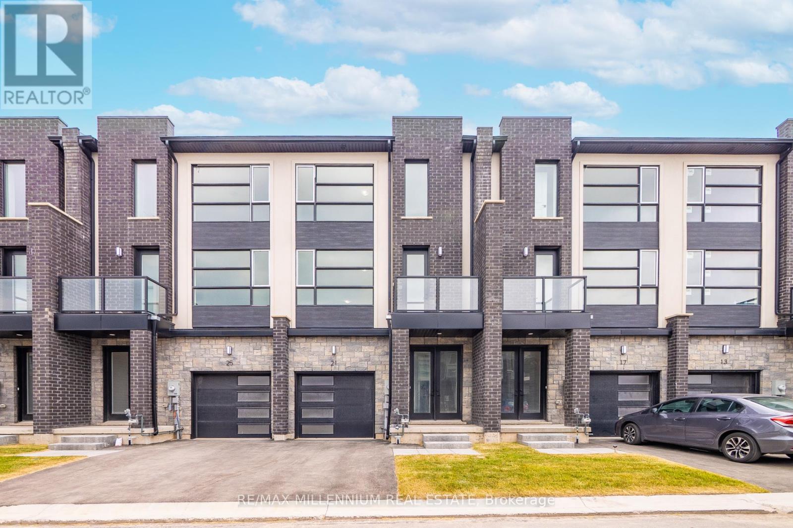 21 Warren Trail, Welland (Lincoln/crowland), Ontario  L3B 0N8 - Photo 2 - X12359665