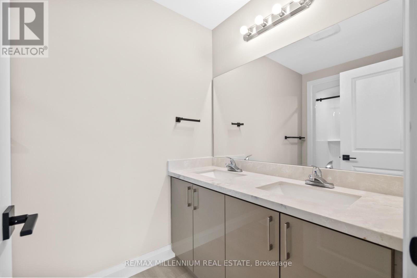 21 Warren Trail, Welland (Lincoln/crowland), Ontario  L3B 0N8 - Photo 42 - X12359665