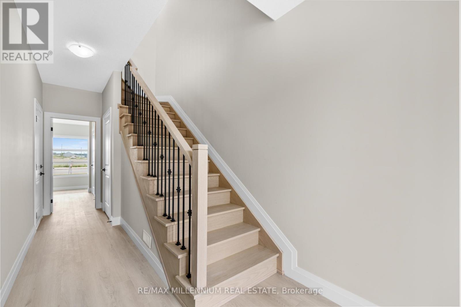 21 Warren Trail, Welland (Lincoln/crowland), Ontario  L3B 0N8 - Photo 6 - X12359665