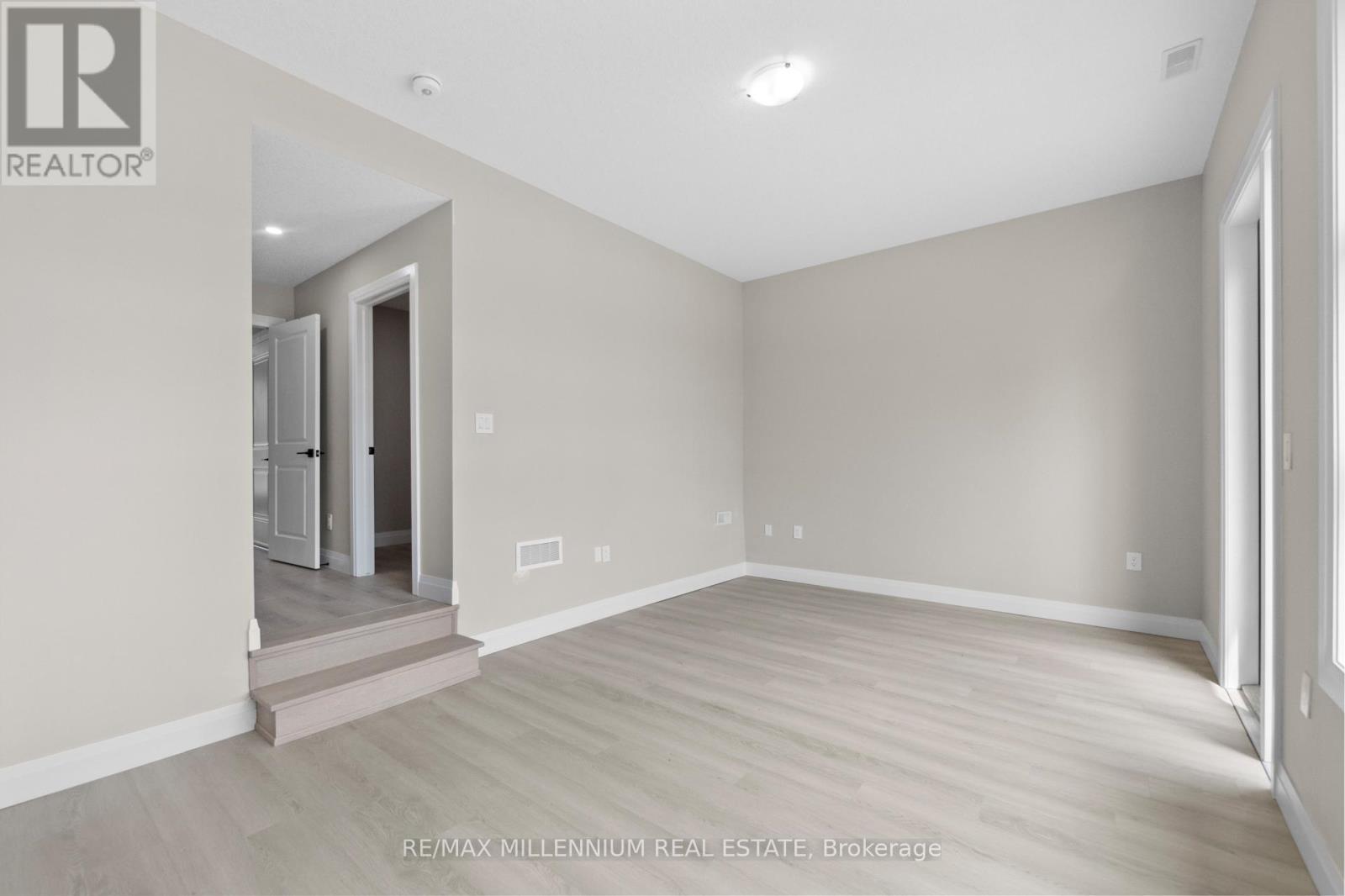 21 Warren Trail, Welland (Lincoln/crowland), Ontario  L3B 0N8 - Photo 9 - X12359665