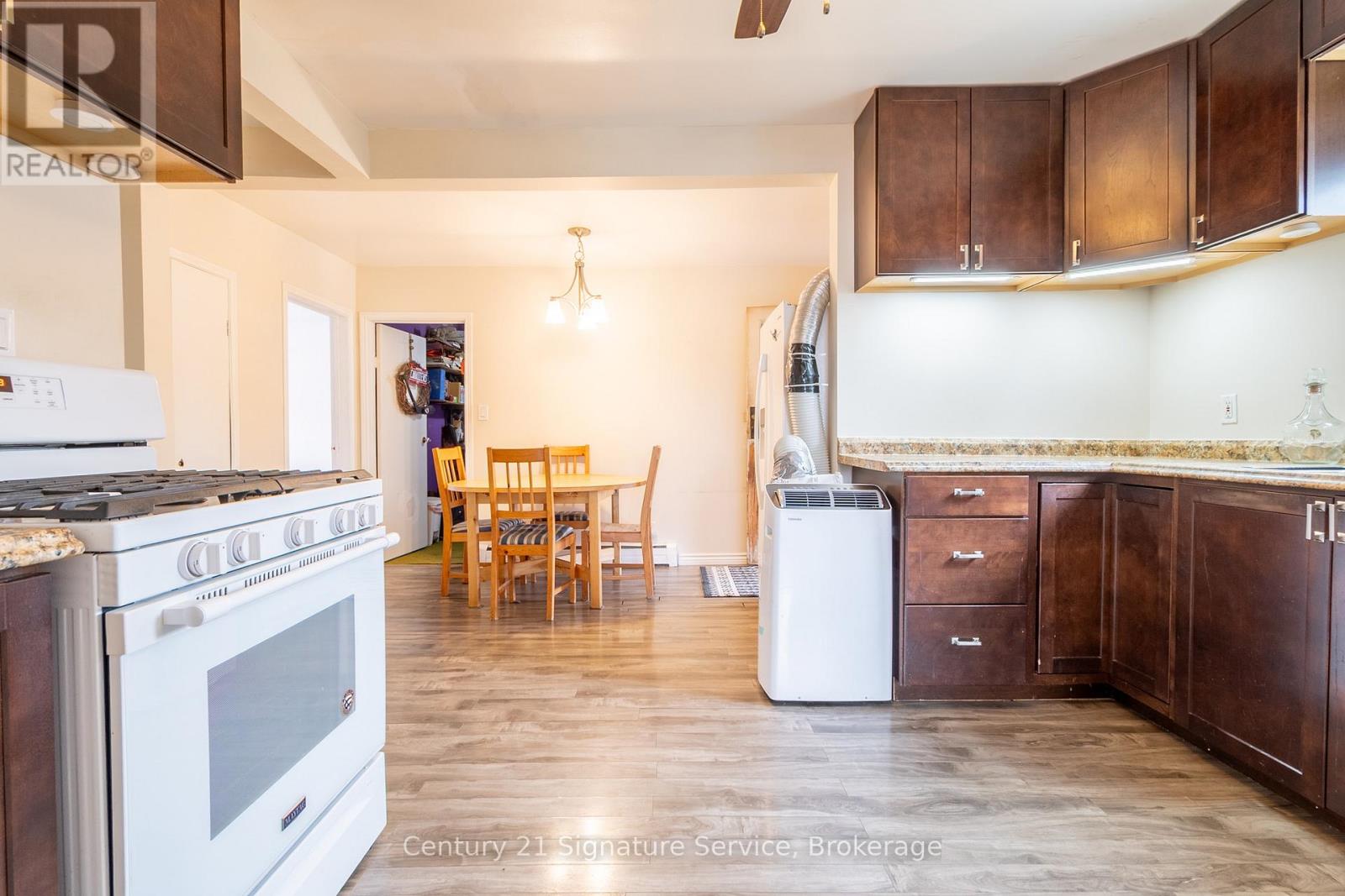 109 Santone Avenue, Welland, Ontario  L3C 2J5 - Photo 10 - X12359670