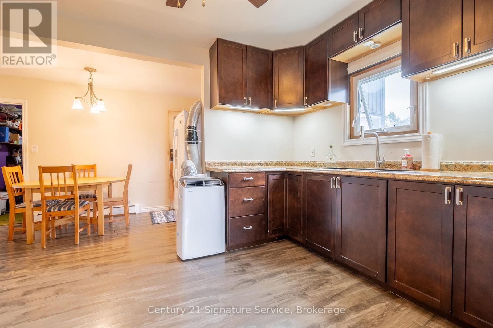 109 Santone Avenue, Welland, Ontario  L3C 2J5 - Photo 7 - X12359670