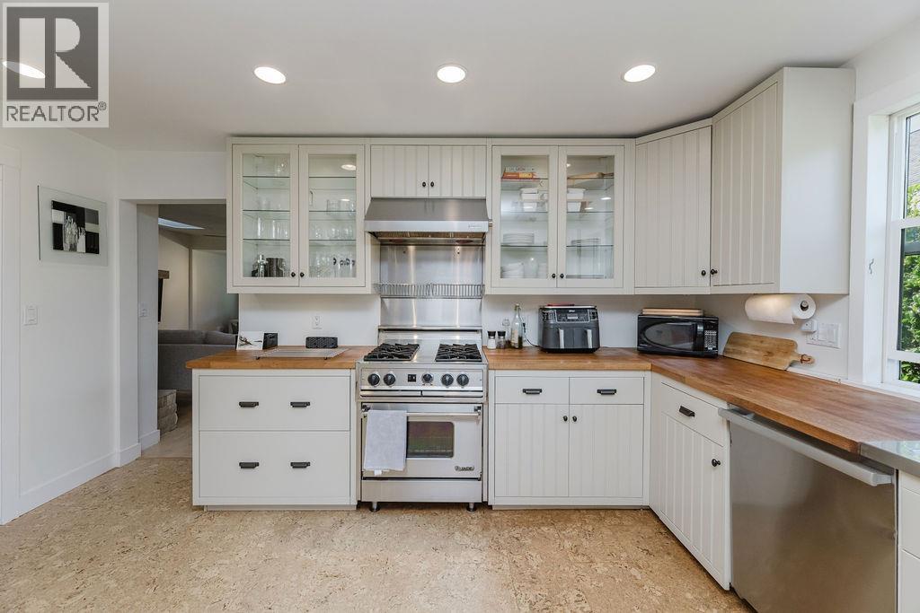 698 Franklin Road, Gibsons, British Columbia  V0N 1V8 - Photo 15 - R3039631