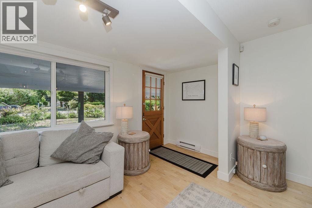 Property at 698 FRANKLIN ROAD image 2