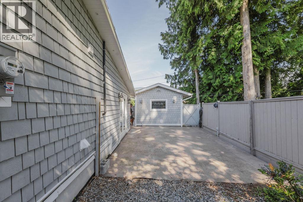 698 Franklin Road, Gibsons, British Columbia  V0N 1V8 - Photo 36 - R3039631