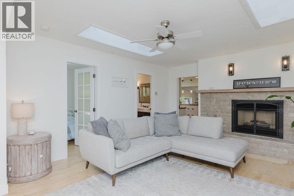 698 Franklin Road, Gibsons, British Columbia  V0N 1V8 - Photo 6 - R3039631