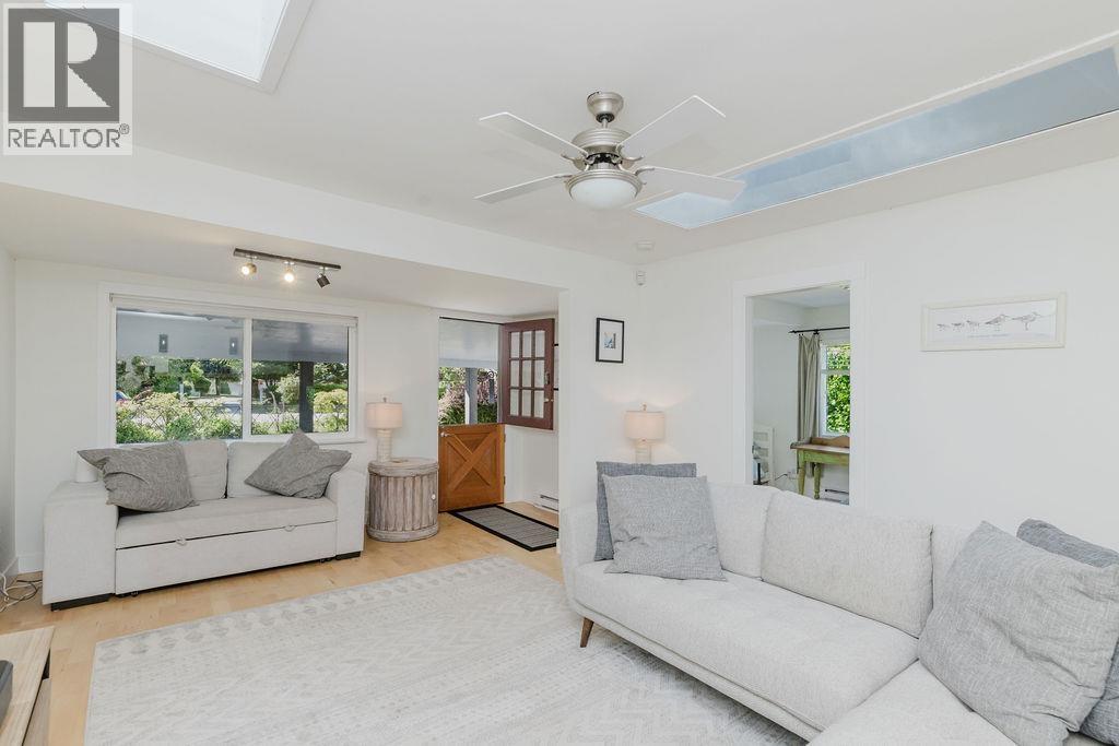 698 Franklin Road, Gibsons, British Columbia  V0N 1V8 - Photo 8 - R3039631