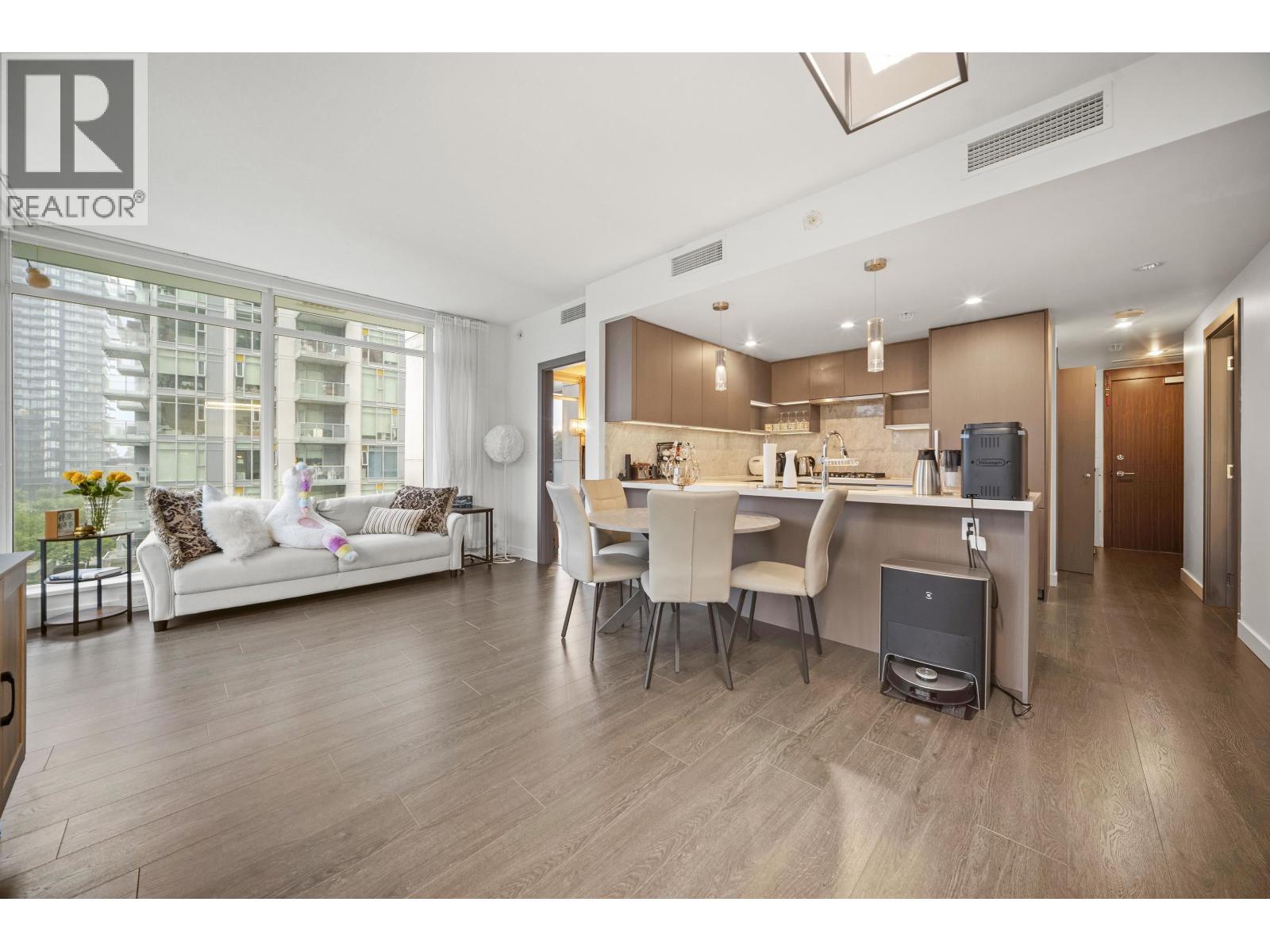 601 6538 NELSON AVENUE, Burnaby, British Columbia