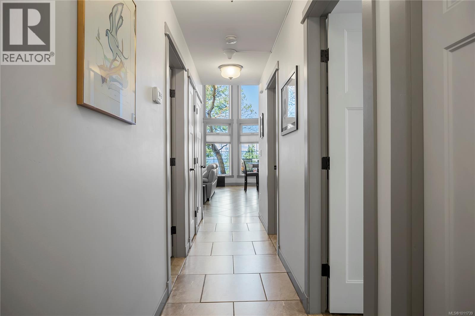 Property at 3230 Dolphin Dr image 3
