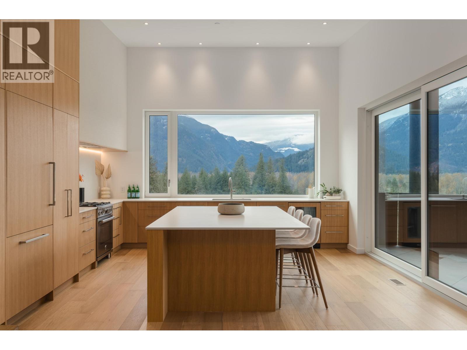 1780 Pinewood Drive, Pemberton, British Columbia  V0N 2L3 - Photo 15 - R3003513