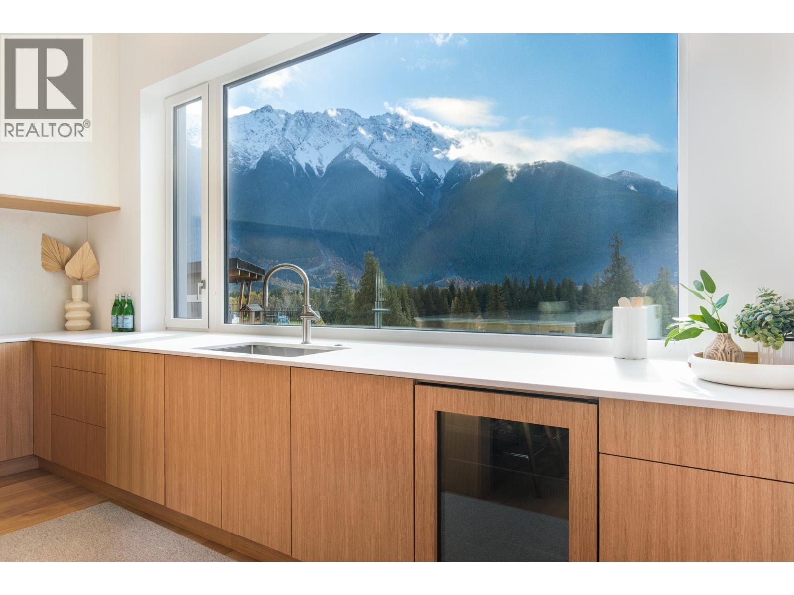 1780 Pinewood Drive, Pemberton, British Columbia  V0N 2L3 - Photo 3 - R3003513