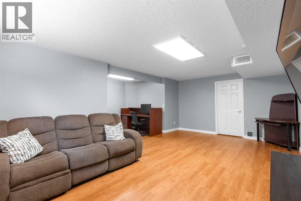56 Collins Crescent, Crossfield, Alberta  T0M 0S0 - Photo 33 - A2218742