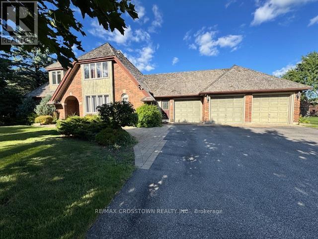 15 DOBSON COURT, King, Ontario