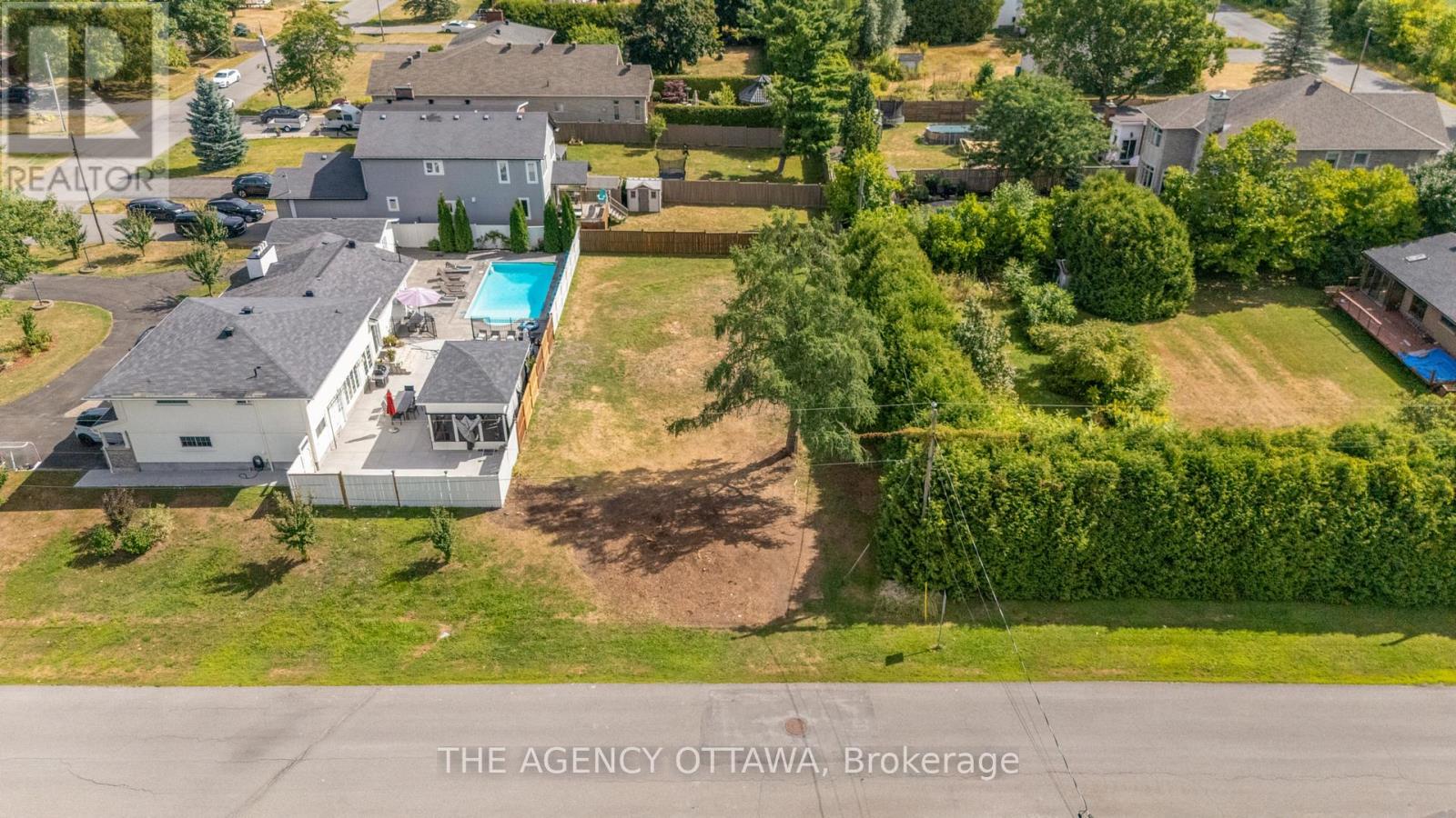 9 Doris Avenue, Ottawa, Ontario  K1T 3W8 - Photo 5 - X12359802
