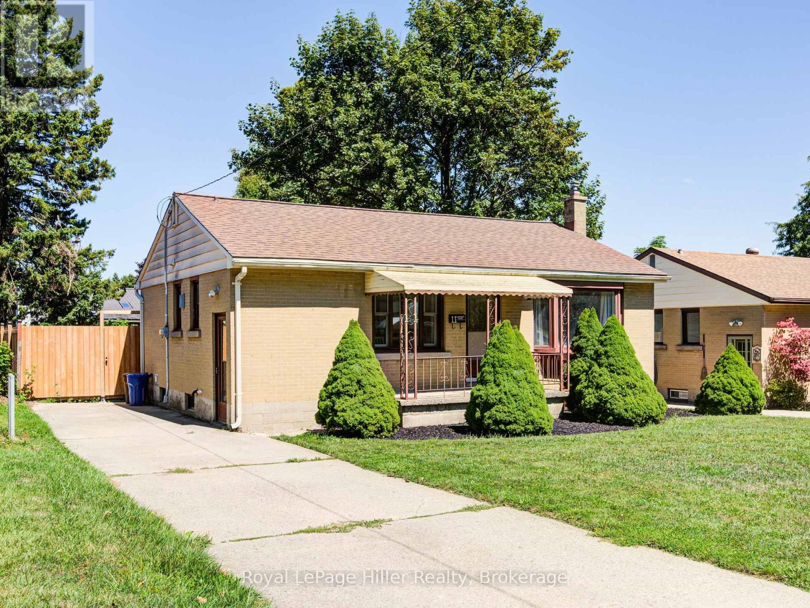 11 Warwick Road, Stratford, Ontario  N5A 6E6 - Photo 2 - X12359792