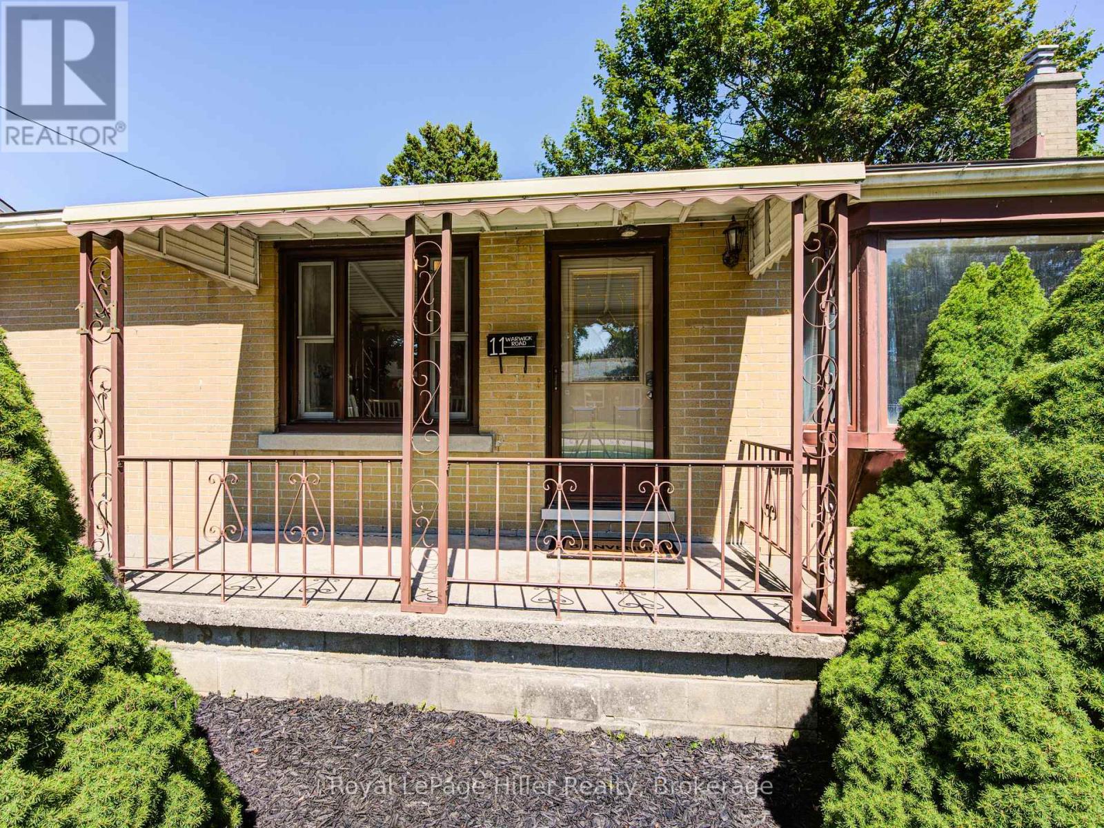 11 Warwick Road, Stratford, Ontario  N5A 6E6 - Photo 4 - X12359792