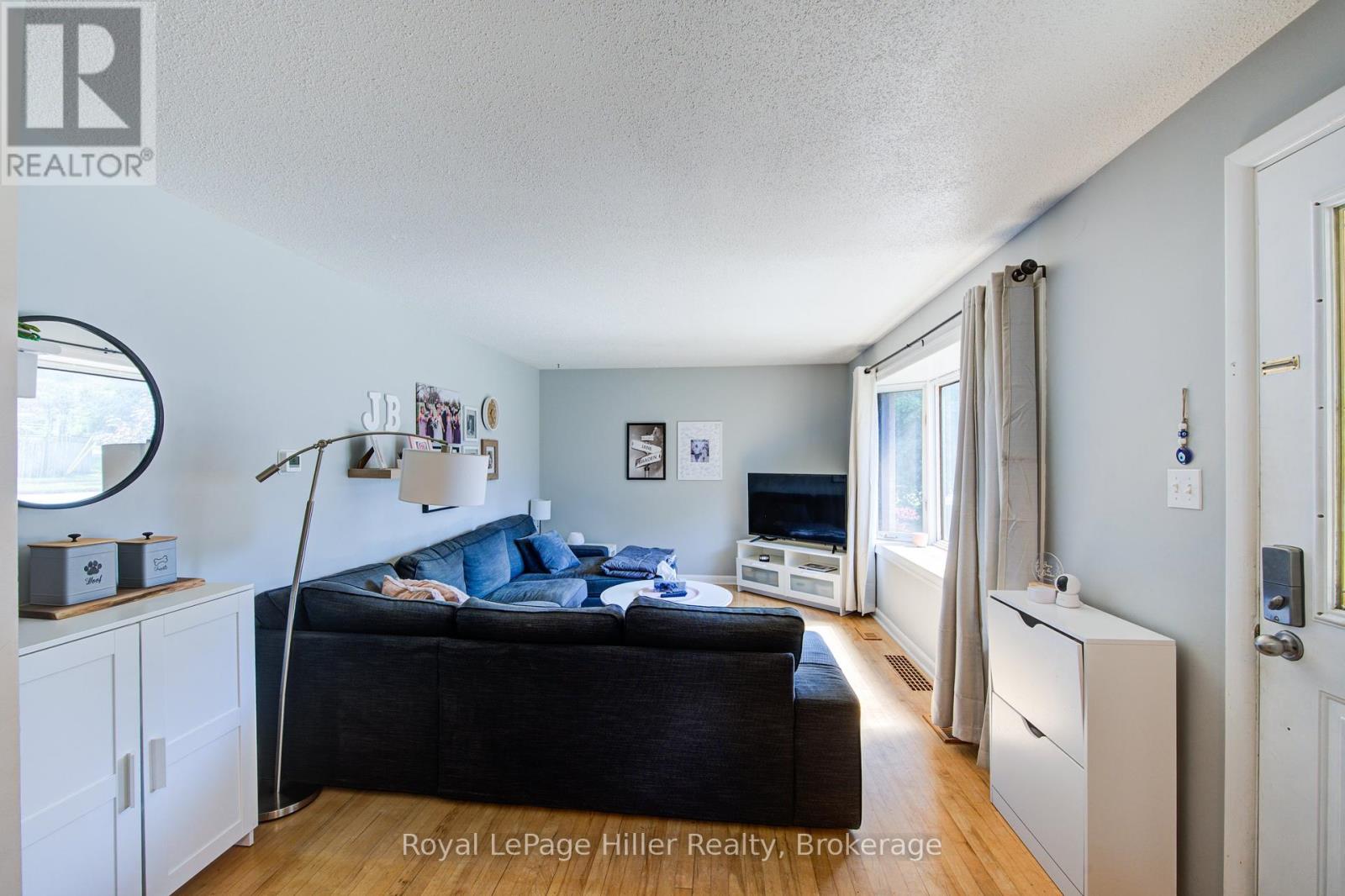 11 Warwick Road, Stratford, Ontario  N5A 6E6 - Photo 5 - X12359792