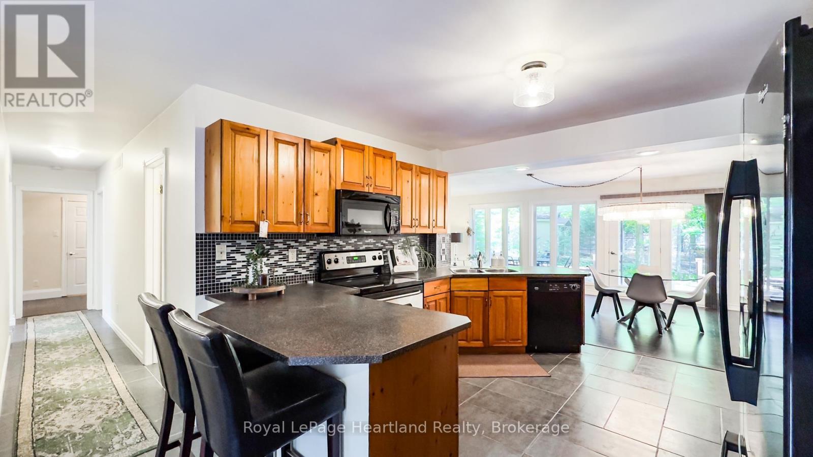 216 Shadywood Crescent, Huron-Kinloss, Ontario  N2Z 2X3 - Photo 6 - X12359832