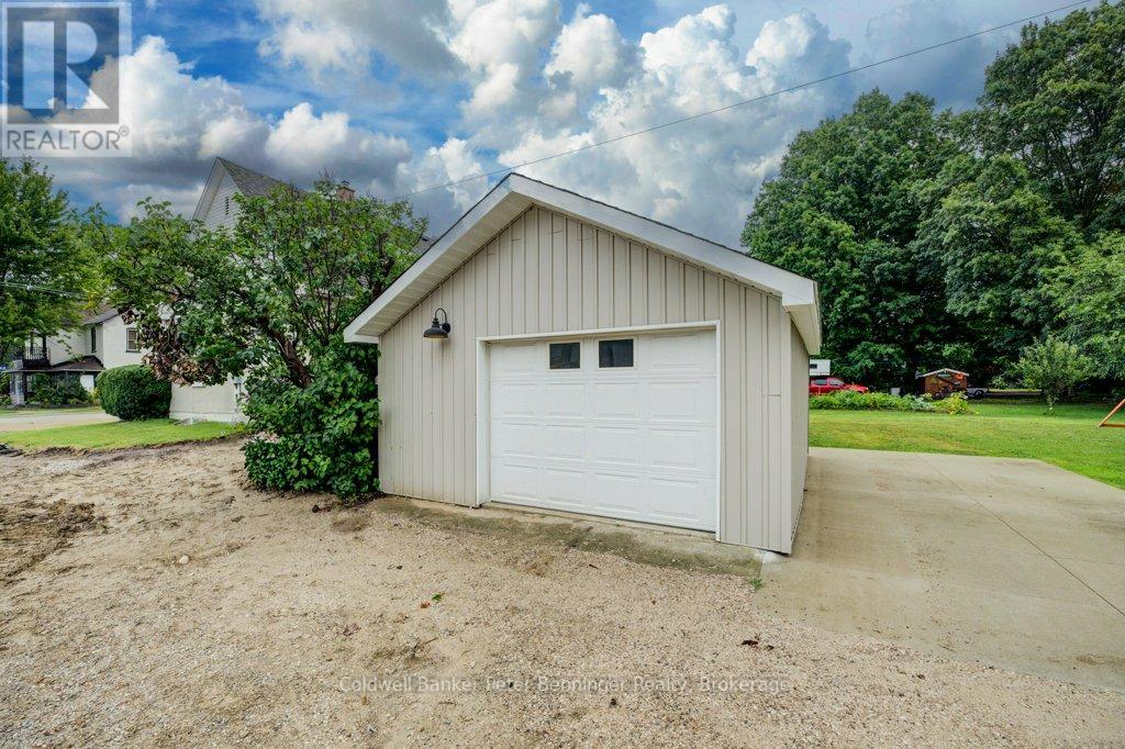 642 Gustavus Street, Saugeen Shores, Ontario  N0H 2C0 - Photo 32 - X12359860