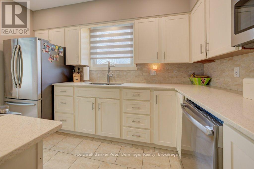 642 Gustavus Street, Saugeen Shores, Ontario  N0H 2C0 - Photo 5 - X12359860