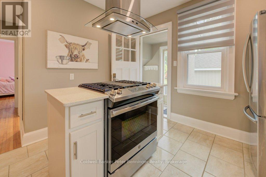 642 Gustavus Street, Saugeen Shores, Ontario  N0H 2C0 - Photo 6 - X12359860