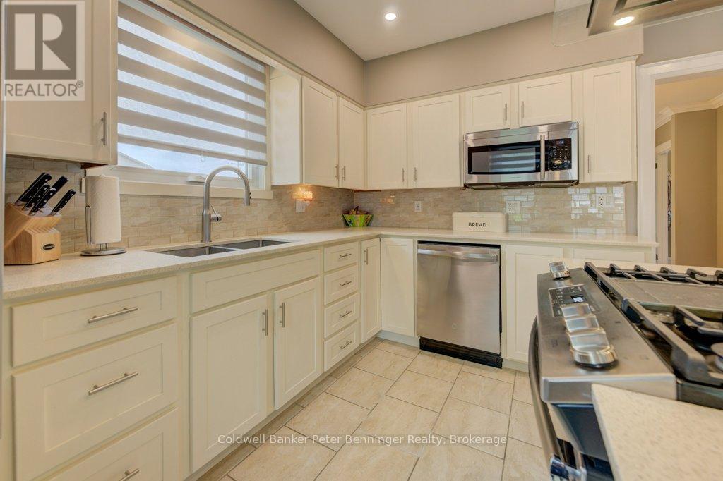 642 Gustavus Street, Saugeen Shores, Ontario  N0H 2C0 - Photo 8 - X12359860