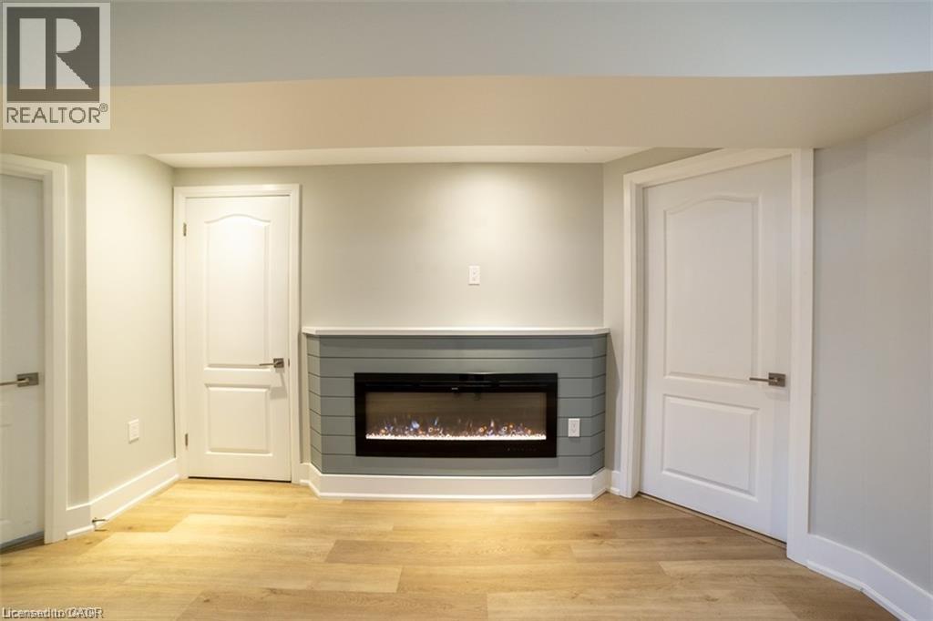 225 East 24th Street Unit# Bsmnt, Hamilton, Ontario  L8V 2Y5 - Photo 6 - 40762755
