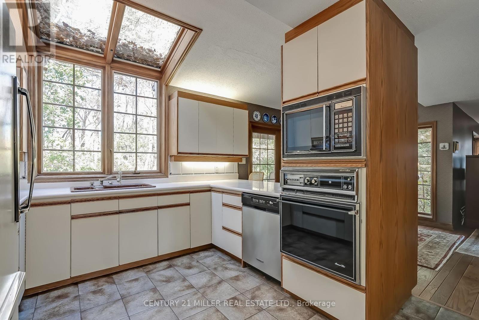 1296 Cumnock Crescent, Oakville, Ontario  L6J 2N7 - Photo 26 - W12359713