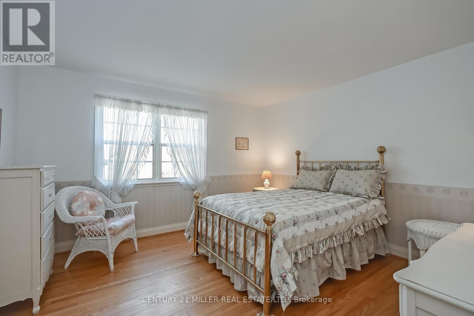 1296 Cumnock Crescent, Oakville, Ontario  L6J 2N7 - Photo 38 - W12359713