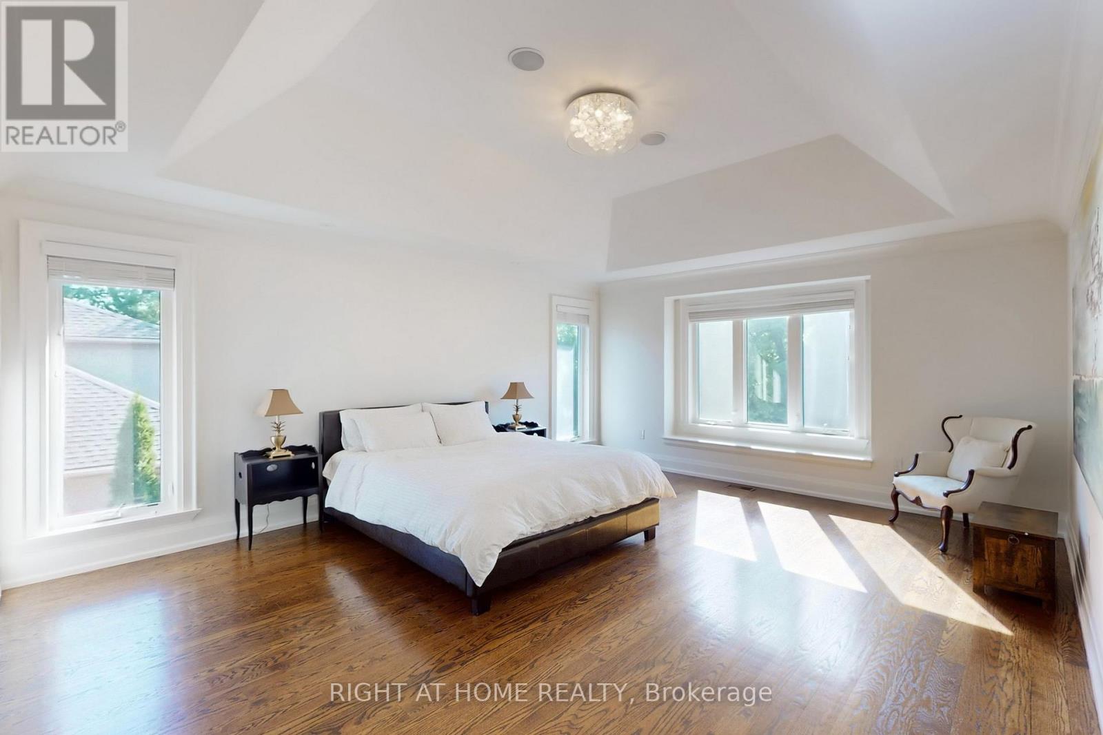 490 Orchard Drive, Oakville (Wo West), Ontario  L6K 1P1 - Photo 10 - W12359719
