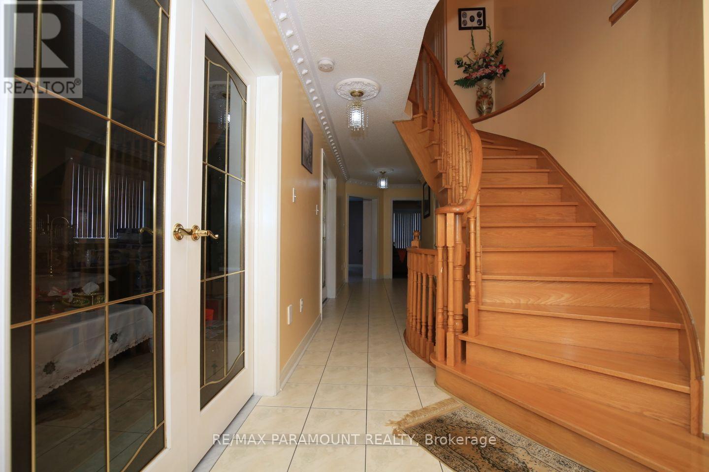 Upper - 39 Octillo Boulevard, Brampton, Ontario  L6R 2P6 - Photo 2 - W12359752