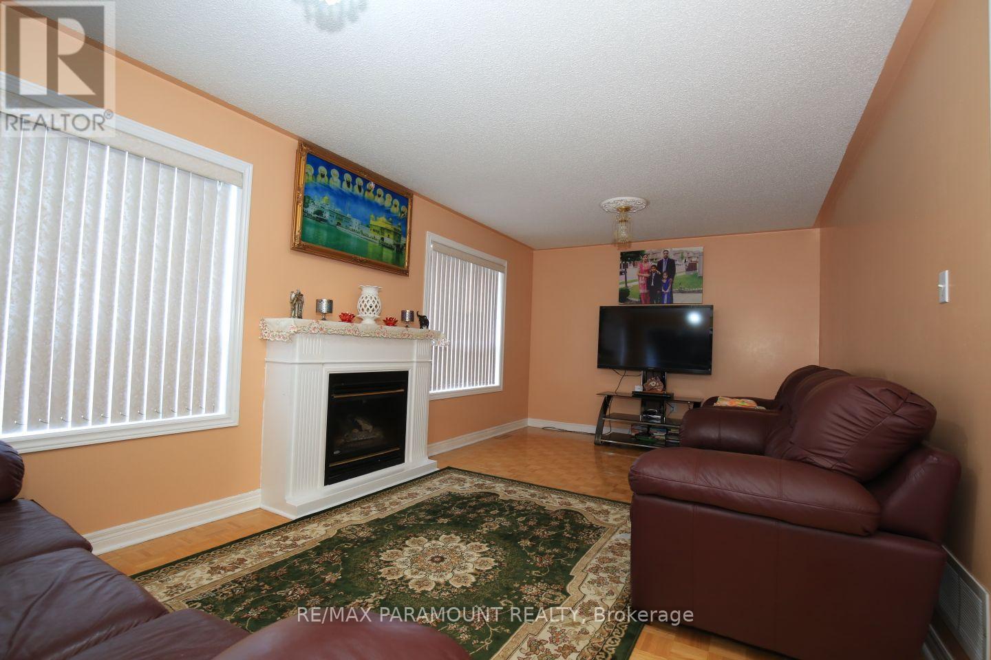 Upper - 39 Octillo Boulevard, Brampton, Ontario  L6R 2P6 - Photo 6 - W12359752