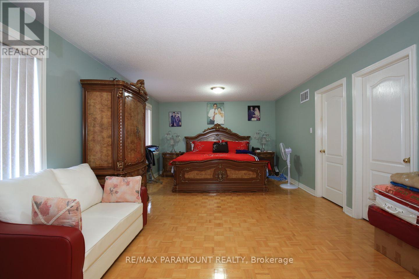 Upper - 39 Octillo Boulevard, Brampton, Ontario  L6R 2P6 - Photo 8 - W12359752