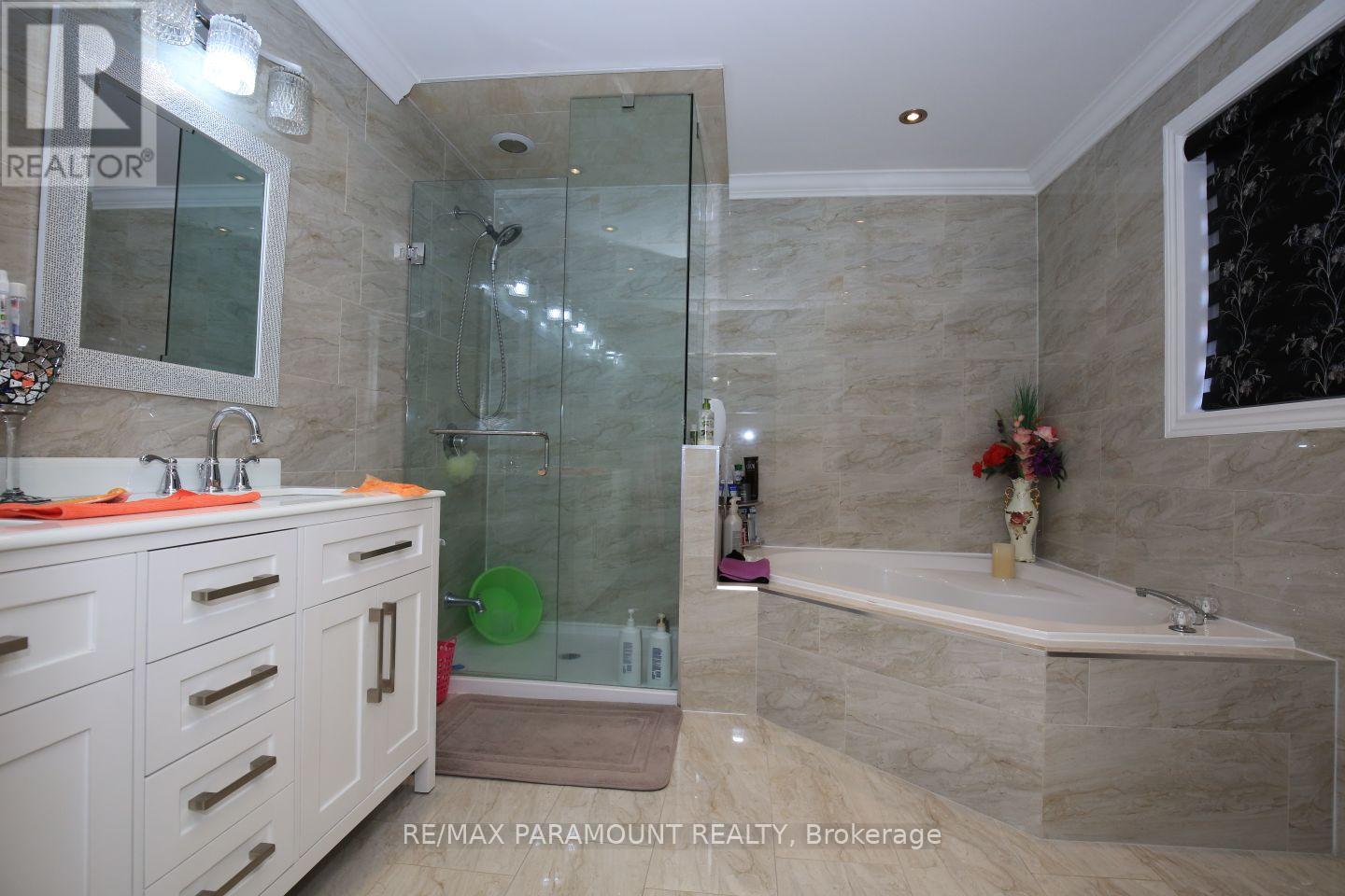 Upper - 39 Octillo Boulevard, Brampton, Ontario  L6R 2P6 - Photo 9 - W12359752