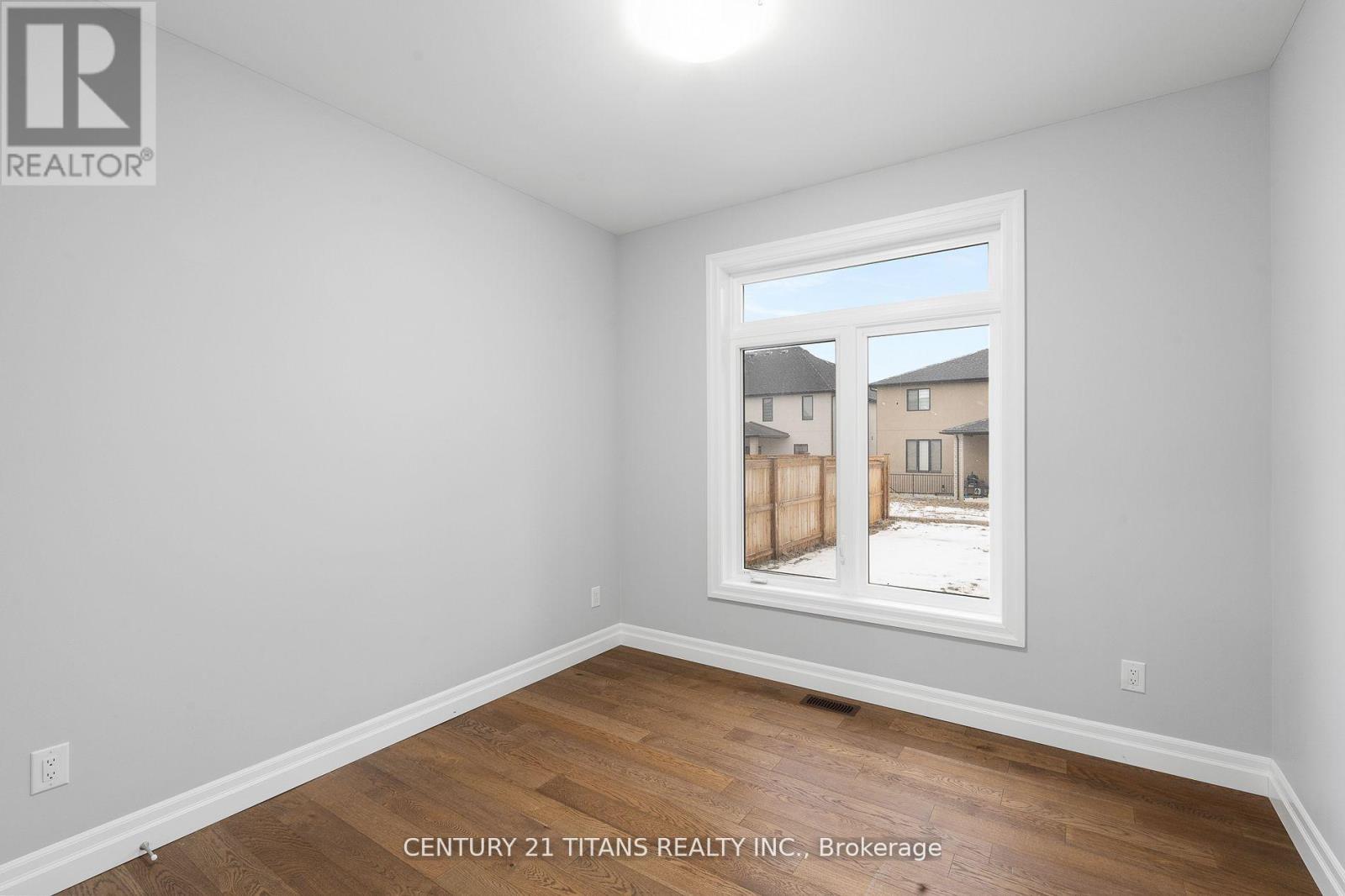 19 Tracy Drive, Chatham-Kent, Ontario  N7M 6G2 - Photo 26 - X12359716