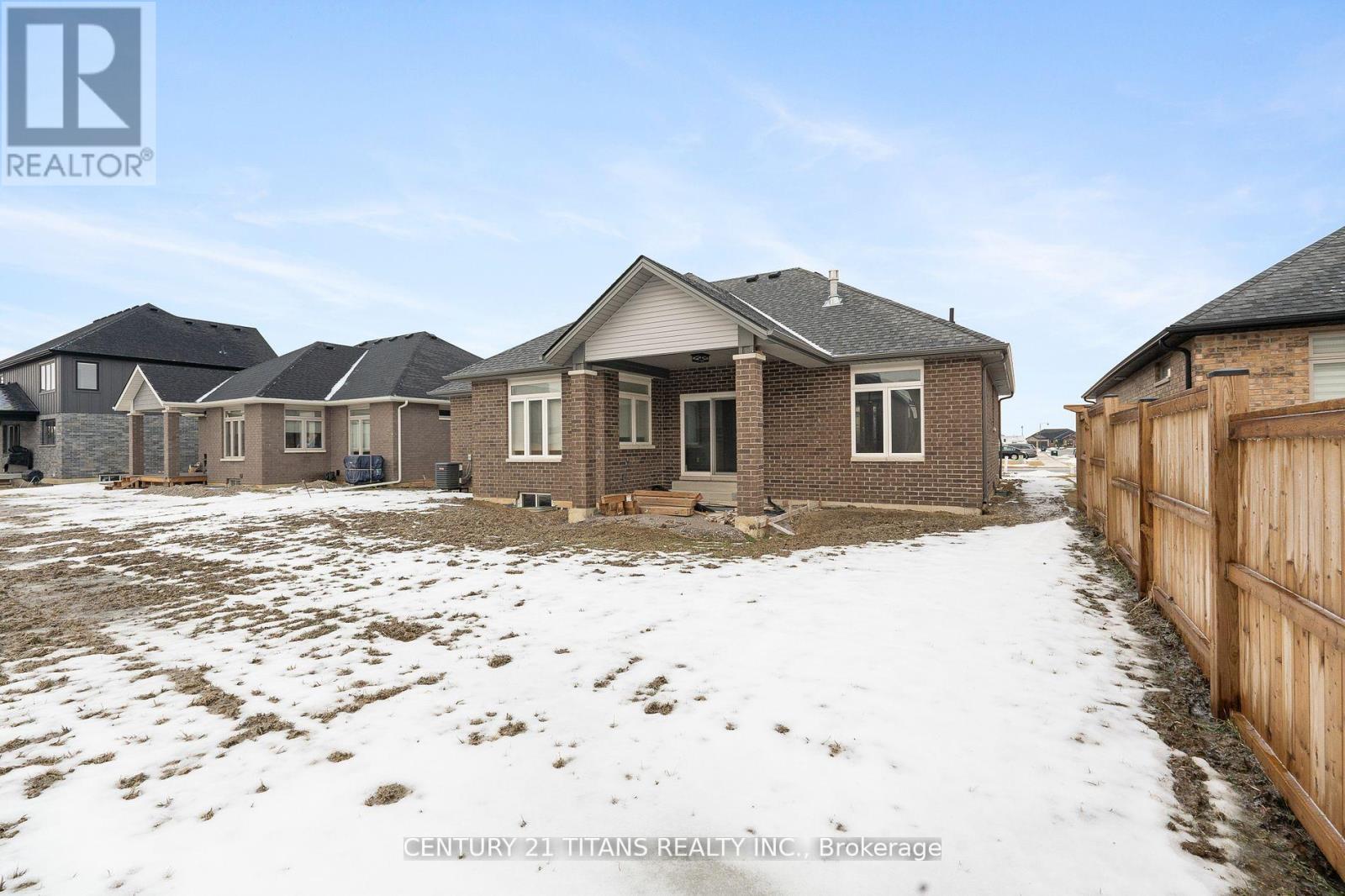19 Tracy Drive, Chatham-Kent, Ontario  N7M 6G2 - Photo 33 - X12359716
